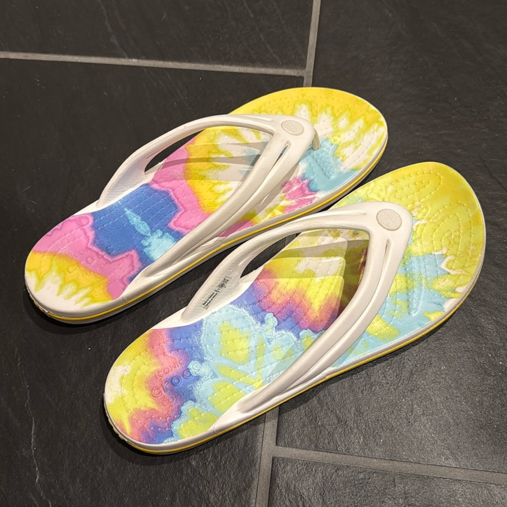 Crocs Pastel Tie-Dye Flip Flops Thong Sandals Womens size 10